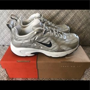 Nike Xccelerator Shoes Size 9 4E. Brand New!